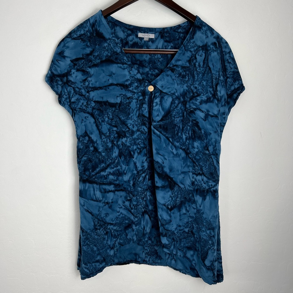 Blue marble short sleeve V-neck top Novica Large button detail casual